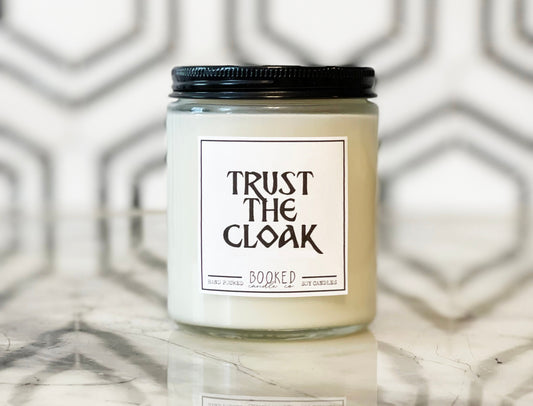 Image of "Trust The Cloak - Rangers Apprentice Series" labelled candle